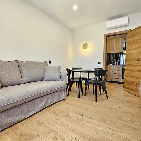 بيت شباب Lagom New, 5 Min Walk From The Sea *