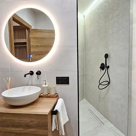 بيت شباب Lagom New, 5 Min Walk From The Sea يوريت دي مار