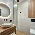 Lagom New, 5 Min Walk From The Sea Hostel *
