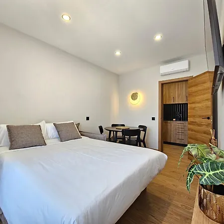 Lagom New, 5 Min Walk From The Sea 호스텔