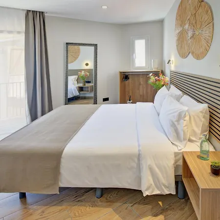 Lagom New, 5 Min Walk From The Sea 호스텔 료렛 드 마르