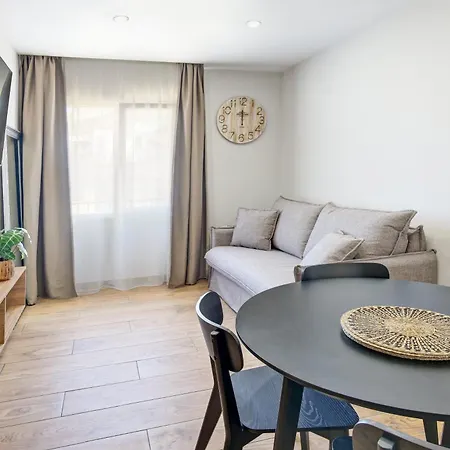 Lagom New, 5 Min Walk From The Sea 旅馆