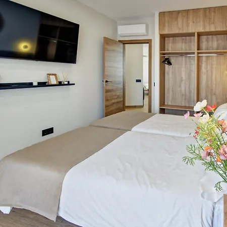 Lagom New, 5 Min Walk From The Sea 旅馆 滨海略雷特