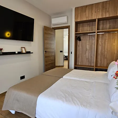 Lagom New, 5 Min Walk From The Sea Hostel *