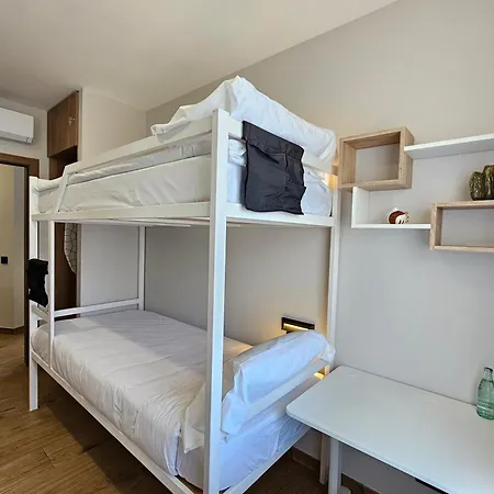 Lagom New, 5 Min Walk From The Sea Hostel *