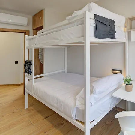 Lagom New, 5 Min Walk From The Sea Hostel *