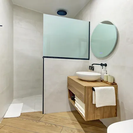 Lagom New, 5 Min Walk From The Sea 료렛 드 마르