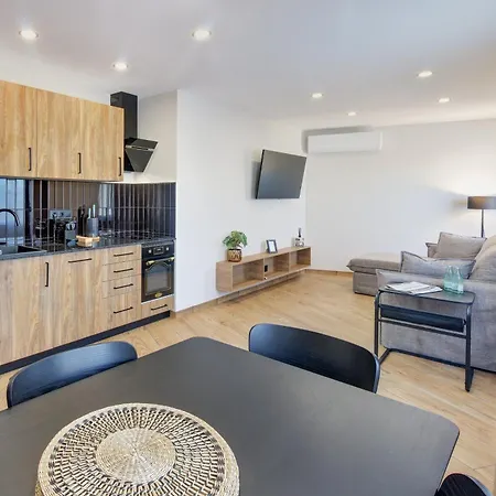 Lagom New, 5 Min Walk From The Sea Hostel