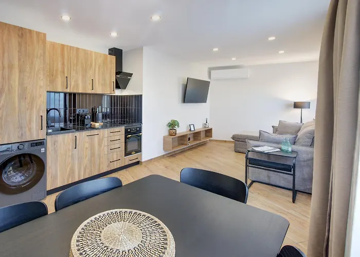 Lagom New, 5 Min Walk From The Sea Hostel